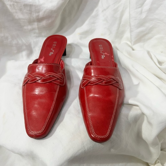 🔥🔥Unisa Red Leather Open Back Mules Slip On Shoes Size 8B Heels 1 3/4 Height. - Picture 2 of 15
